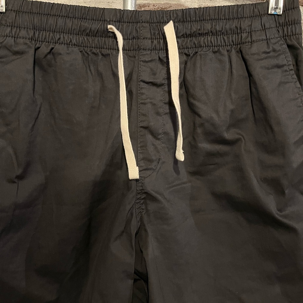 Old Navy Black Men's Shorts - Picture 2 of 8